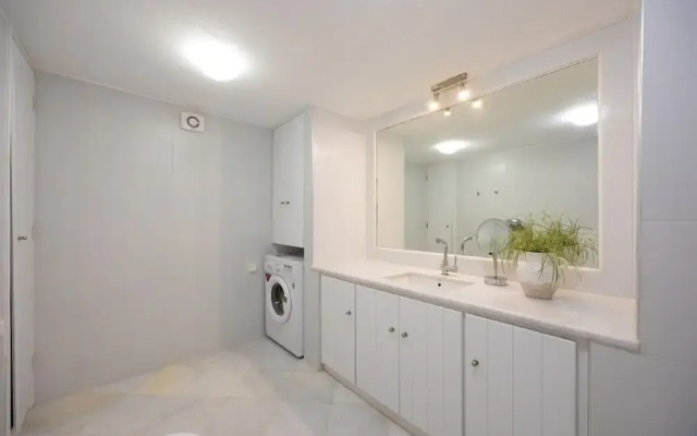 B4 Cycladic Home for 6 by the Beach