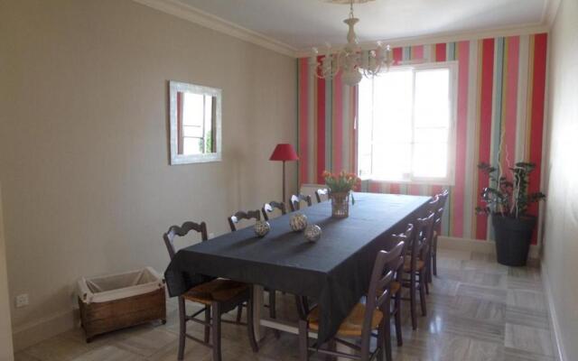 Gîte Cravant-les-Côteaux, 6 pièces, 10 personnes - FR-1-381-395