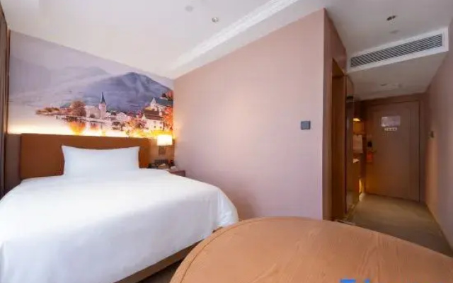 Vienna Hotel (Jubao Road, Zhidan County)