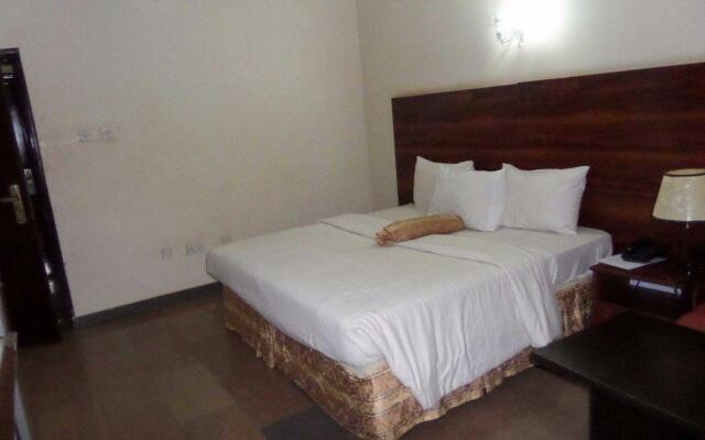 Summit Villas Suites & Apartment