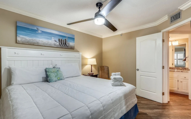 Inlet Reef 303 2 Bedroom Condo by RedAwning
