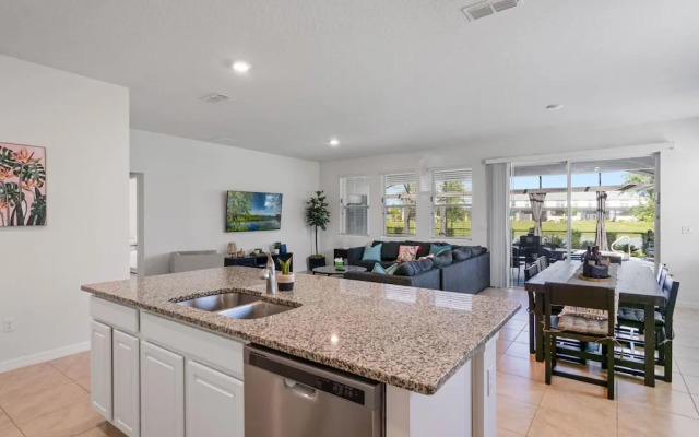 Solterra Villa With Screened Pool & Lake View