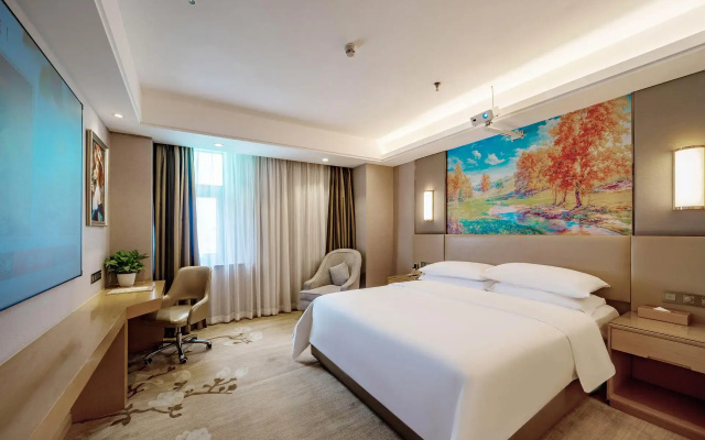 Vienna International Hotel (Shenzhen Pinghu Metro Station)