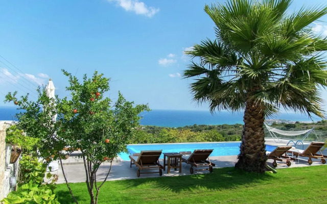 Infinity Pool Villa With Sea Views Near Rethymno City & Beach and Shaded BBQ