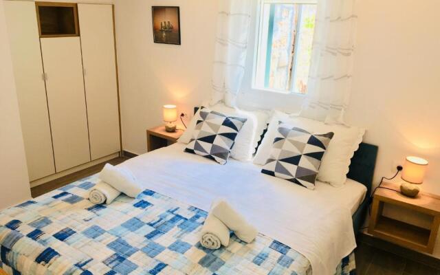 Paradise Stone Apartments