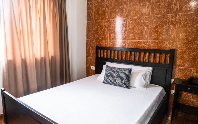 Hotel Adonis Capital