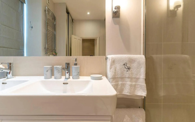 Spacious & Modern 3brs House in Central London