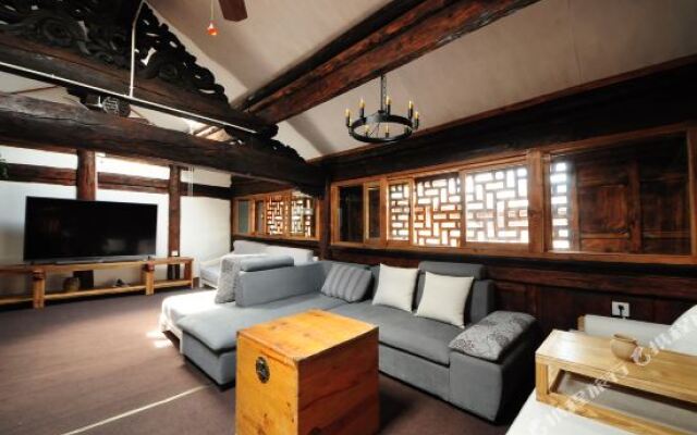 Yishu Ancient House