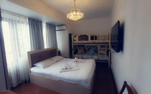 On Khimshiashvili Apartment