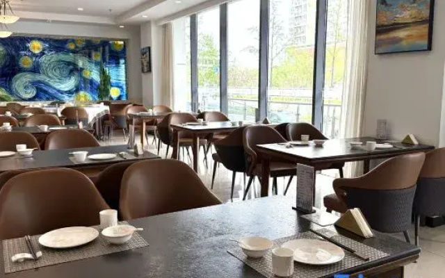 Wanshang Ruyi Hotel (Beijing Lugu East Street)