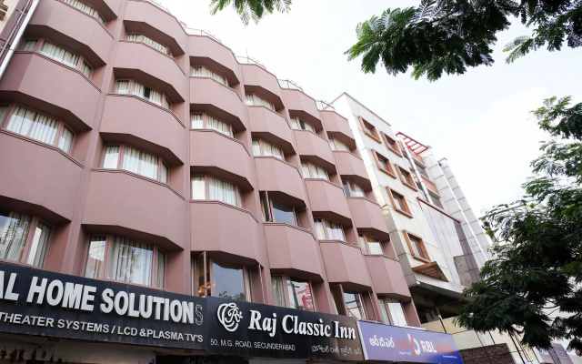 OYO Flagship 19581 Hotel Raj Classic MG Road
