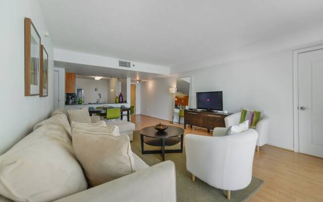 Stunning Condo on 31st Floor