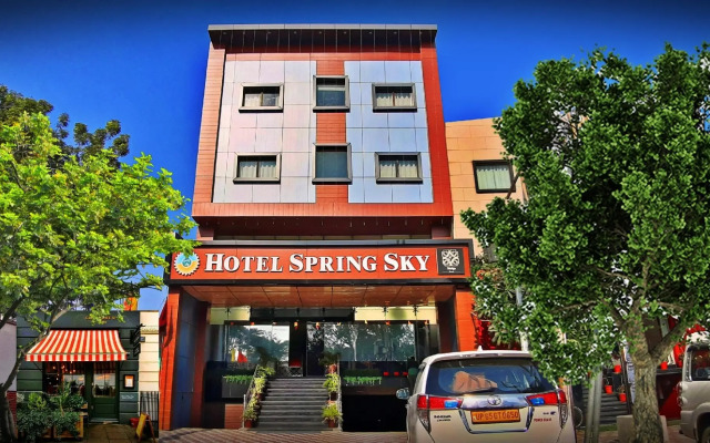 Spring Sky Mughalsarai by ShriGo Hotels