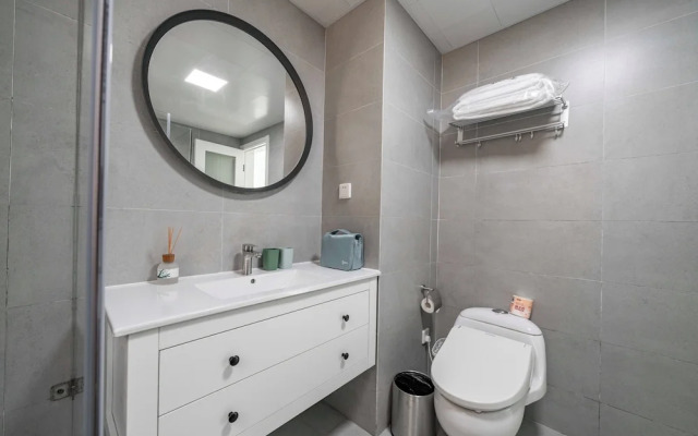 Tyms Stylish 3BR 2BA Apt Xujiahui Shops