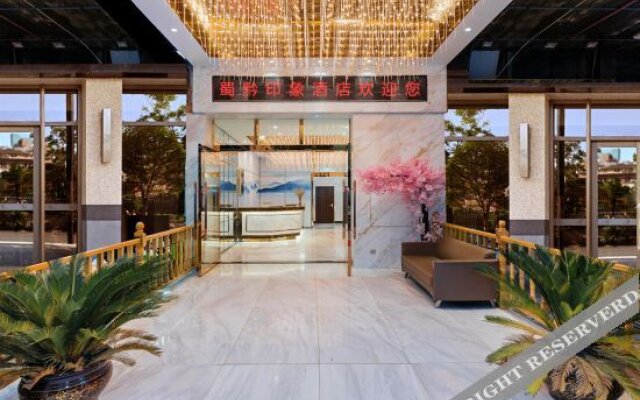Guiyang Yimou Impression Hotel (Guiyang Huaguoyuan Fortune Plaza Wulichong Subway Station)