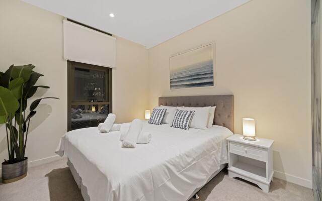 New 2 Bedroom Apt Minutes Walking to Darling Harbour