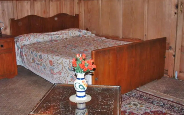 The Shelter Group of Houseboats