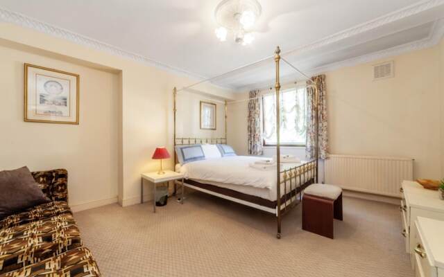 Remarkable 3-bed Apartment in London
