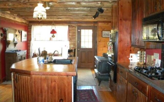 Rose And Goat Retreat - Mountain View Apartment