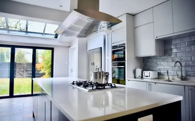 Beautiful 6 Bedroom Period House in Wimbledon Village