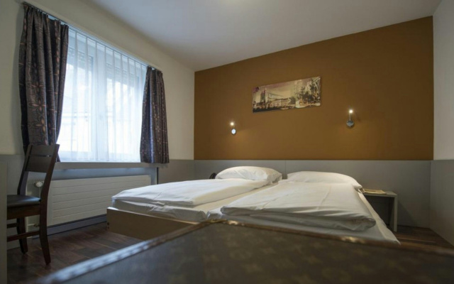 Alexander Guesthouse