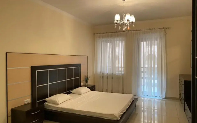 Northern Avenue 2 Bedroom Deluxe Apartment With Balcony HH666