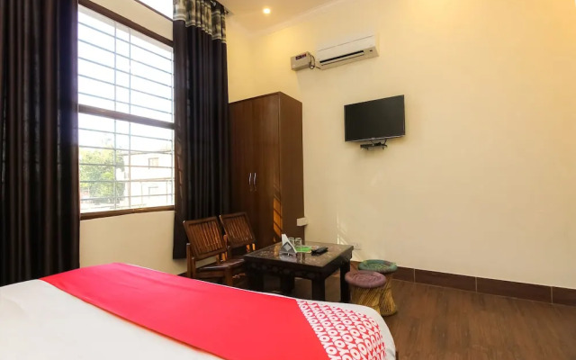OYO 26596 Hotel Ambika