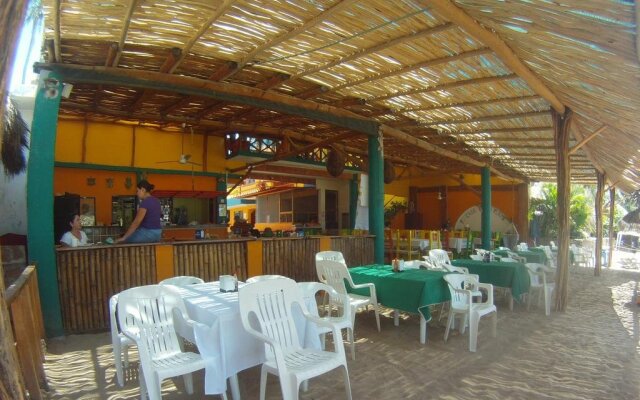 Las Brisas Hotel & Restaurant