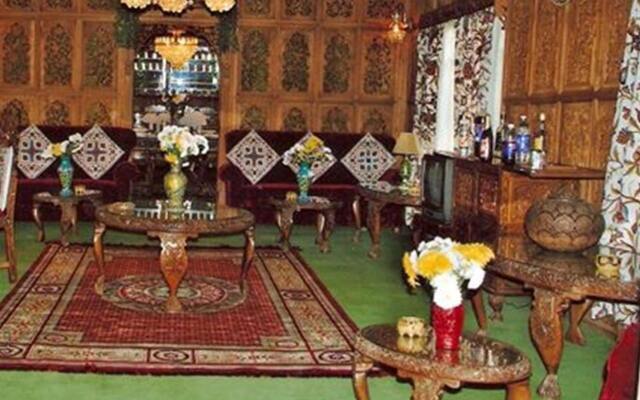 Shahbaaz Group of Houseboats