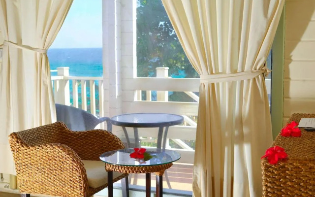 Cristal Itsandra Beach Hotel