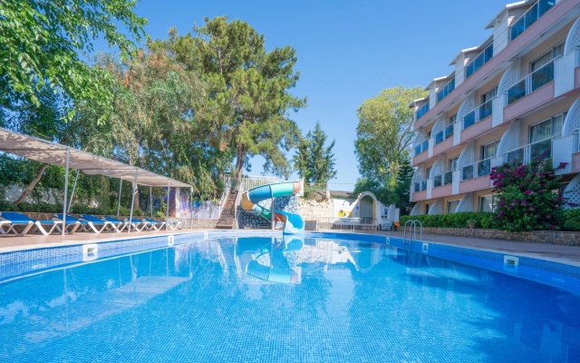 Aperion Beach  Hotel