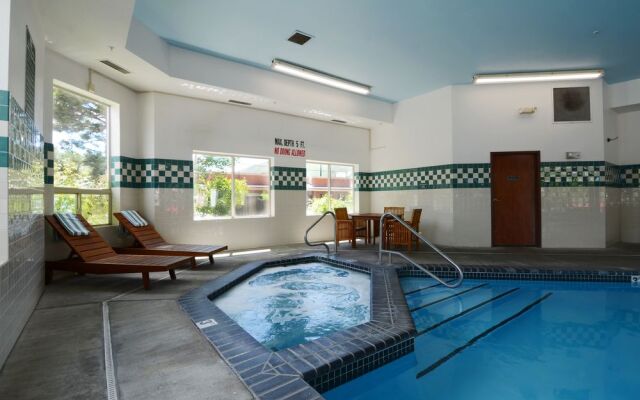 Wood River Inn & Suites