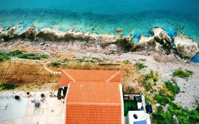 Tholos Alexandra's Beachfront House