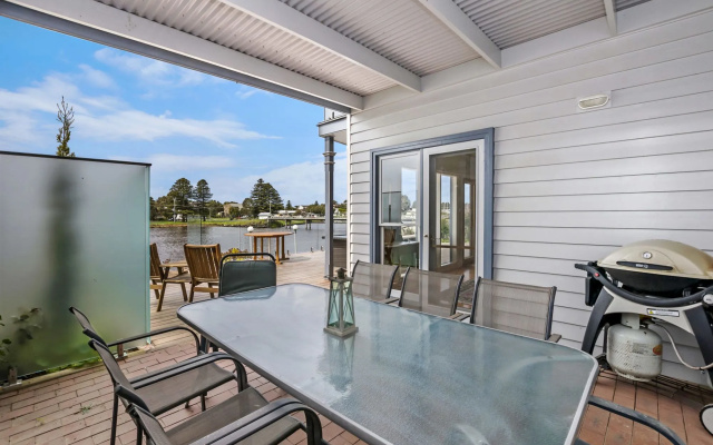 River Charm Cottage – Balcony – Port Fairy