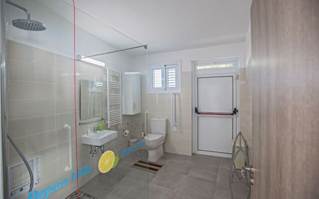 Papas Family Villa With Private Pool Wheelchair Accessible