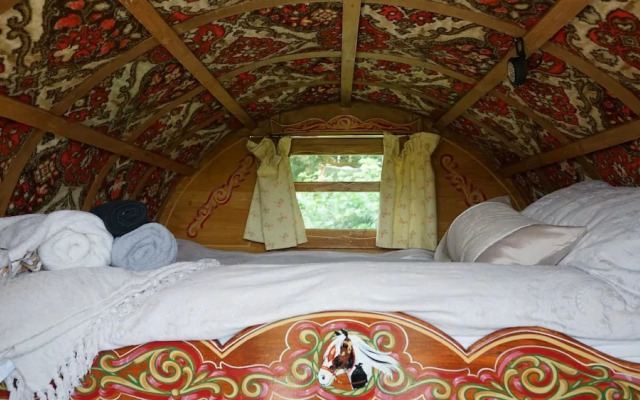 Islay @ Westcote Glamping-Campsite
