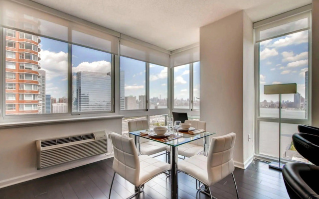 Global Luxury Suites at Newport