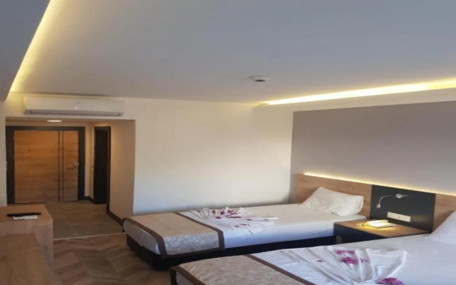 Clover Magic Park Side Otel