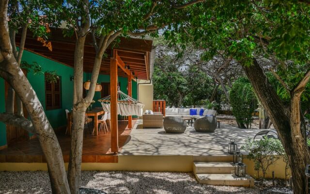 Secluded Villa With Pool3min to Beachfree Utilities