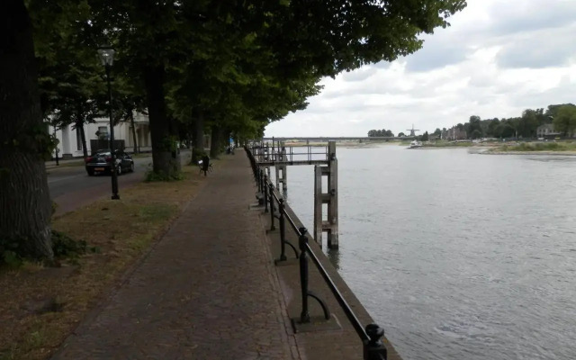 Binnen aan de Singel