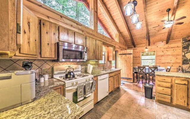 Updated Ruidoso Cabin w/ Spacious Deck & View