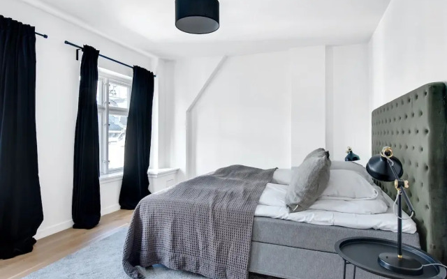Sanders King - Cute 3-bdr Apt in City Center