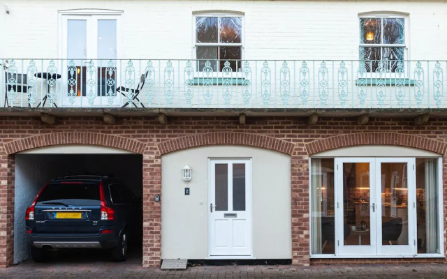 Silverdale Mews
