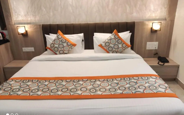 Hotel Golden Petals