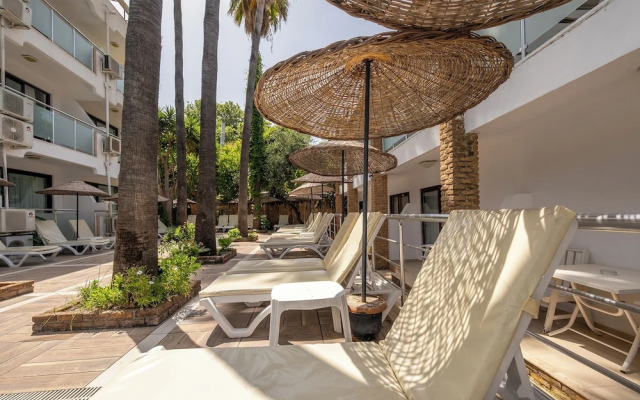 Tropic Beach Club Side