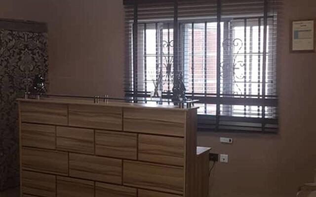 Momak 6 Hotel & Suites