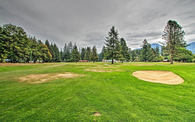 Woodsy Packwood Haven w/ Golf Course Access!