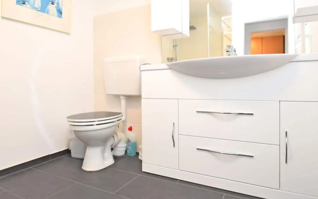 Charming Apartment With Parking Facilities