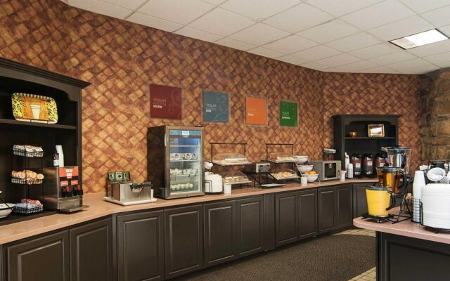 Comfort Inn & Suites near Danville Mall