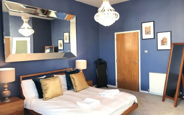 A Large, Beautifully Styled Home in Brighton Sleeps12